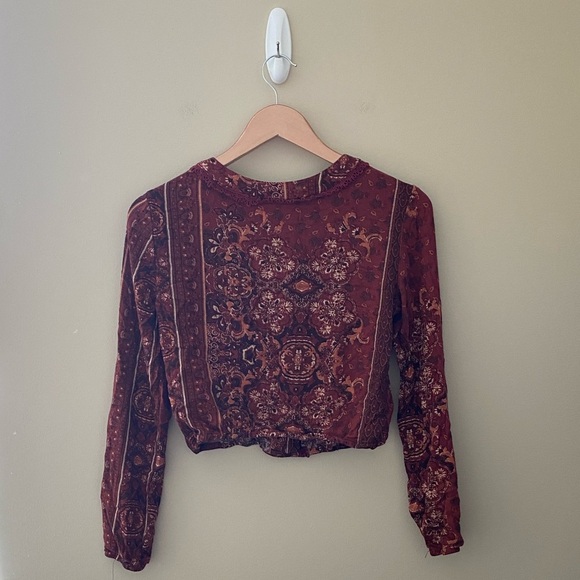 Women’s Kendall + Kylie Red Paisley Button Down Long Sleeve Blouse Size Small - Picture 2 of 5